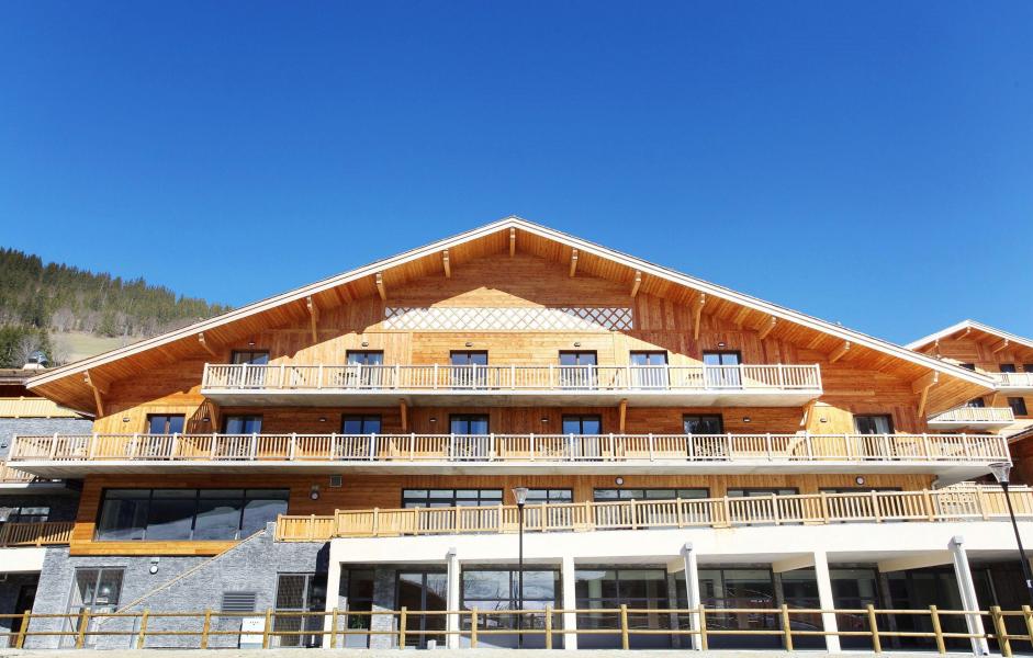 Аренда на лыжном курорте Hôtel le Chamois - La Clusaz - зимой под открытым небом