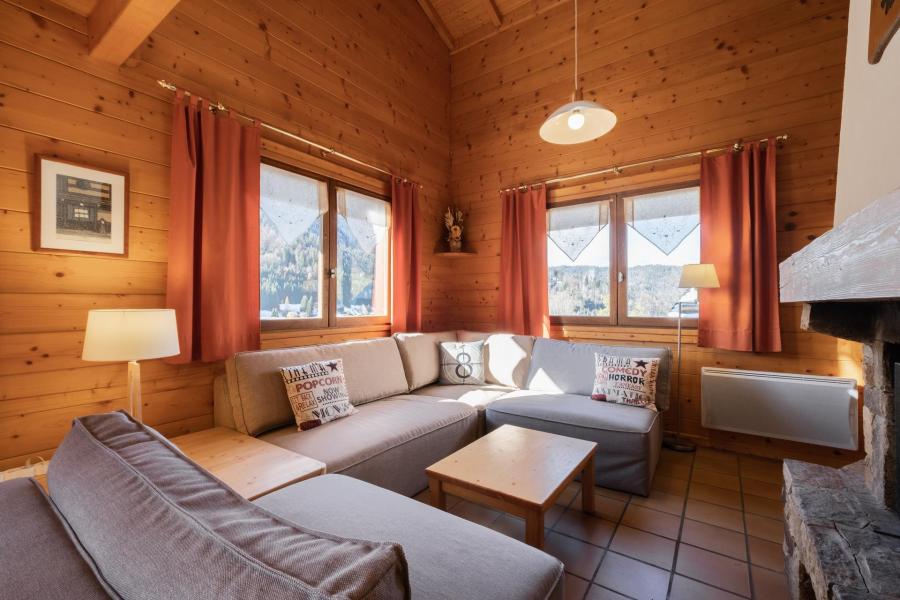 Rent in ski resort 6 room chalet 11 people (15) - Pistes Du Soleil 15 / Ichiban - La Clusaz - Living room