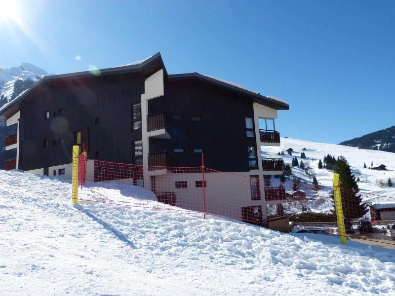 Vacances en montagne Résidence Aravis 1600 - La Clusaz - Extérieur hiver