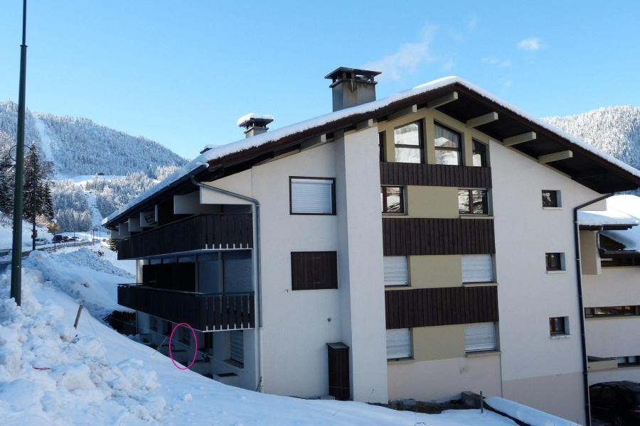 Rent in ski resort Studio 2 people (BELM05) - Résidence Belmont - La Clusaz - Winter outside