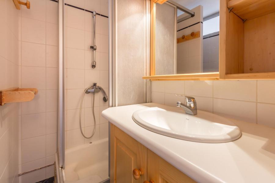 Rent in ski resort Studio mezzanine 6 people (BOSS18) - Résidence Bossonnet - La Clusaz - Shower room