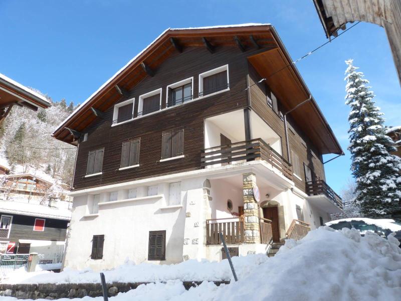 Location au ski Résidence Cattin - La Clusaz - Extérieur hiver