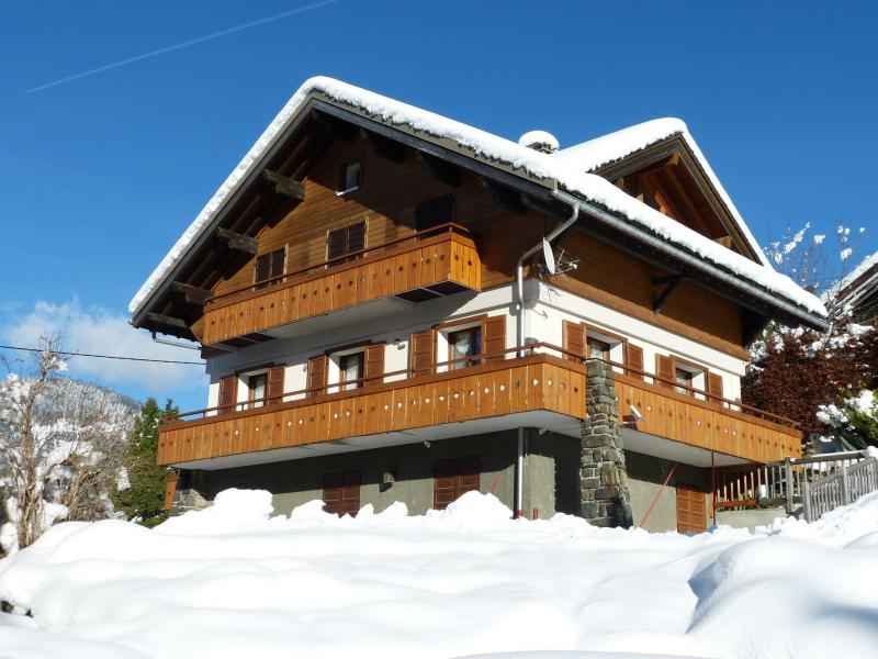 Location au ski Résidence Genevriers - La Clusaz - Extérieur hiver