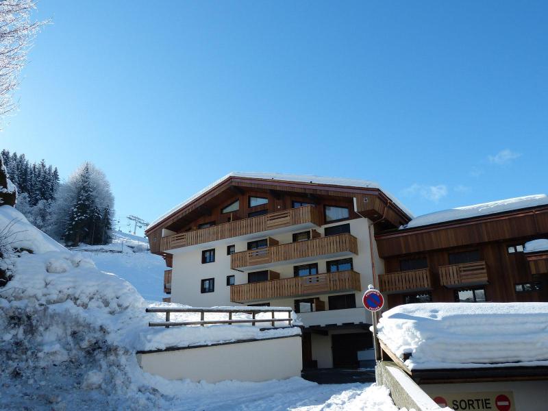 Skiverleih Résidence Parnasse 1 - La Clusaz - Draußen im Winter