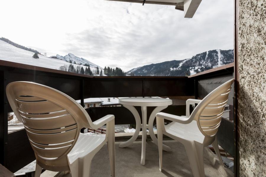 Location au ski Studio 4 personnes (14) - Résidence Piscine - La Clusaz - Balcon