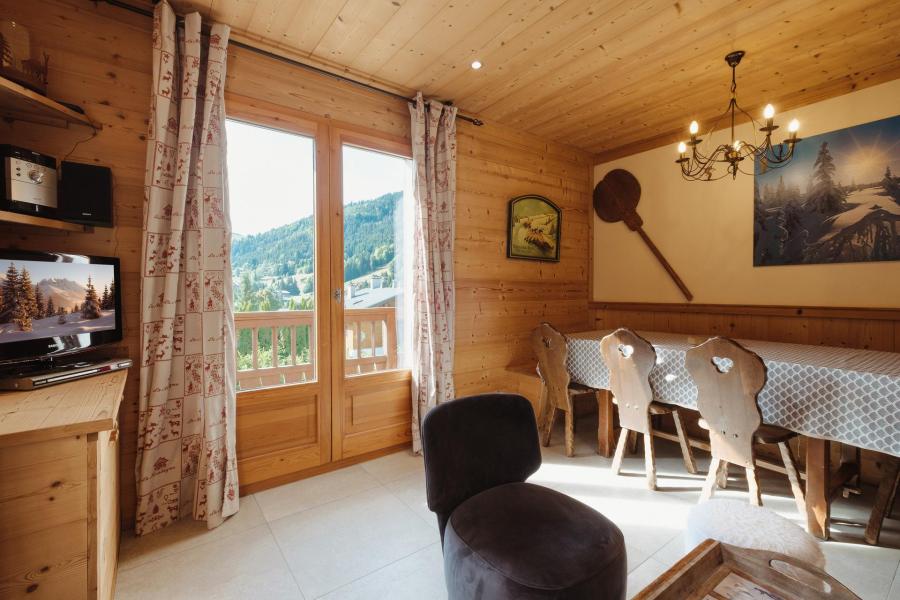 Ski verhuur Appartement 3 kamers 7 personen - Résidence Soldanella - La Clusaz - Woonkamer