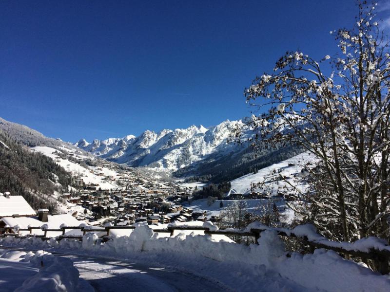 Vakantie in de bergen Sagalodge - La Clusaz - Buiten winter