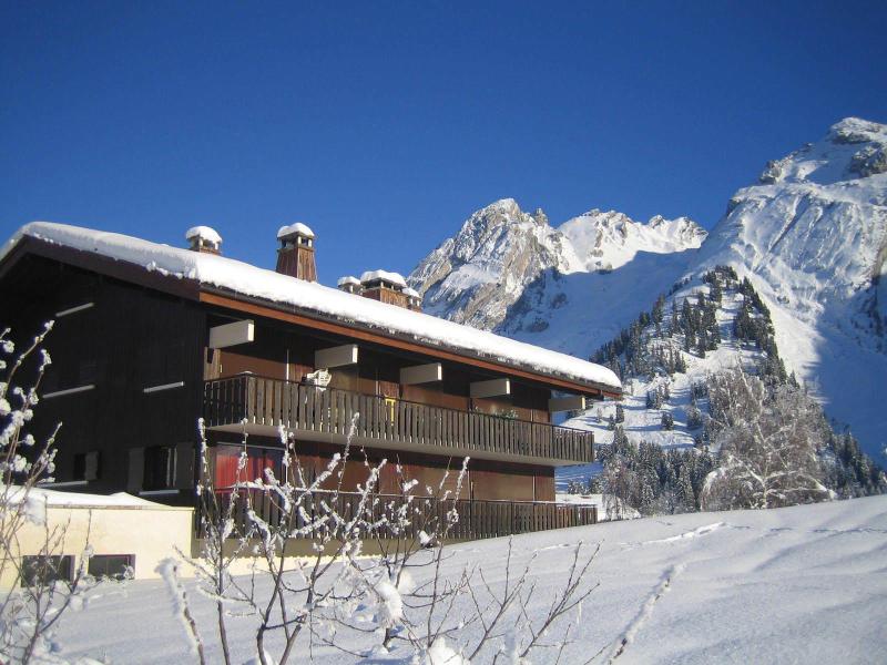 Vakantie in de bergen Samoyede - La Clusaz - Buiten winter