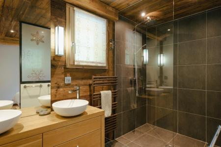 Rent in ski resort 6 room chalet 8 people - Chalet Mon Alpe - La Clusaz - Shower room