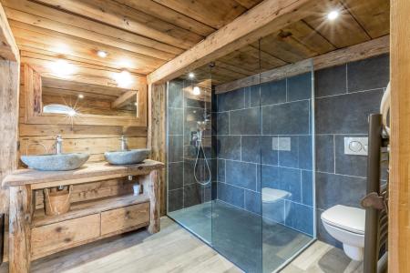 Rent in ski resort 6 room chalet 10 people - Chalet Noisetiers - La Clusaz - Shower room