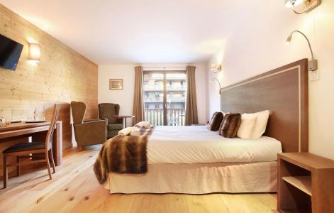 Rent in ski resort Hôtel le Chamois - La Clusaz - Bedroom