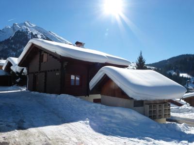 Alquiler al esquí Pistes Du Soleil 15 / Ichiban - La Clusaz - Invierno