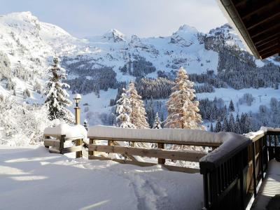 Rent in ski resort Résidence Lyckrete - La Clusaz - Balcony