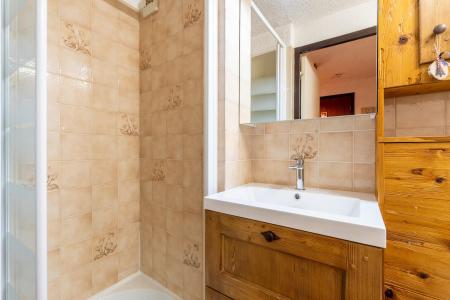 Rent in ski resort Studio sleeping corner 3 people (512) - Résidence Parnasse 1 - La Clusaz - Shower room