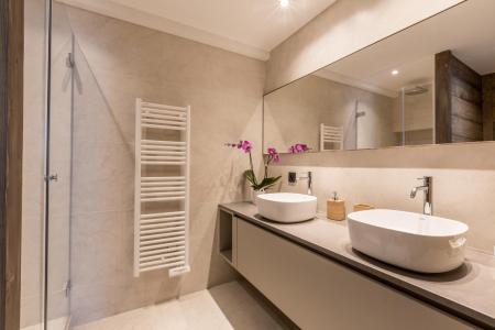 Rent in ski resort 6 room chalet 12 people - Rosebud - La Clusaz - Shower room