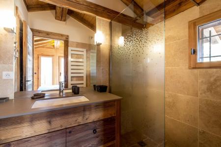 Rent in ski resort 6 room chalet 10 people - Sagalodge - La Clusaz - Shower room