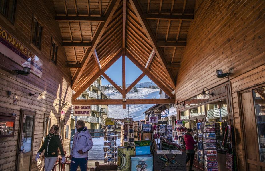 Аренда на лыжном курорте Chalets Les Flocons du Soleil - La Joue du Loup - зимой под открытым небом