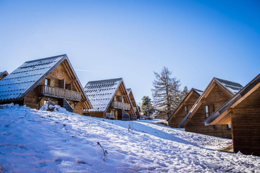 Location au ski Chalets Les Flocons du Soleil - La Joue du Loup - Extérieur hiver