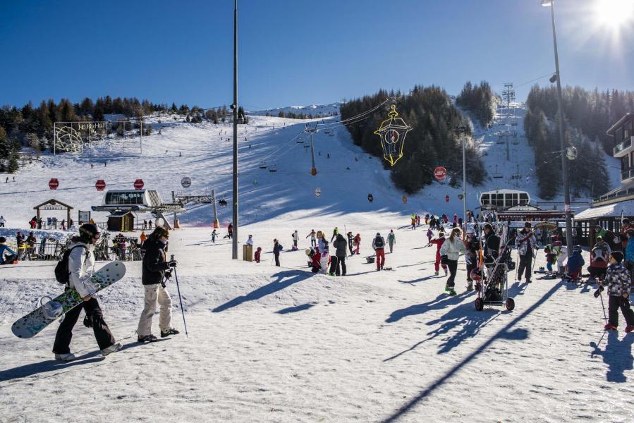 Urlaub in den Bergen Chalets Les Flocons du Soleil - La Joue du Loup - Draußen im Winter