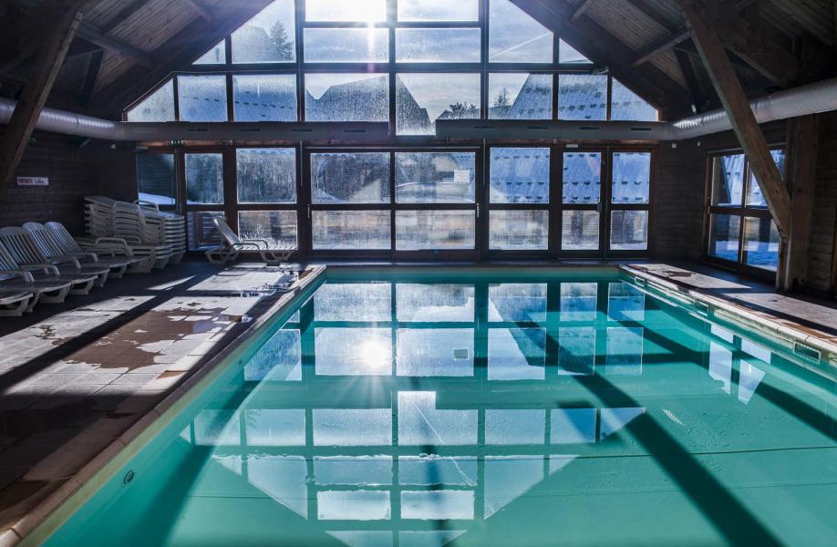 Rent in ski resort Chalets Les Flocons du Soleil - La Joue du Loup - Swimming pool