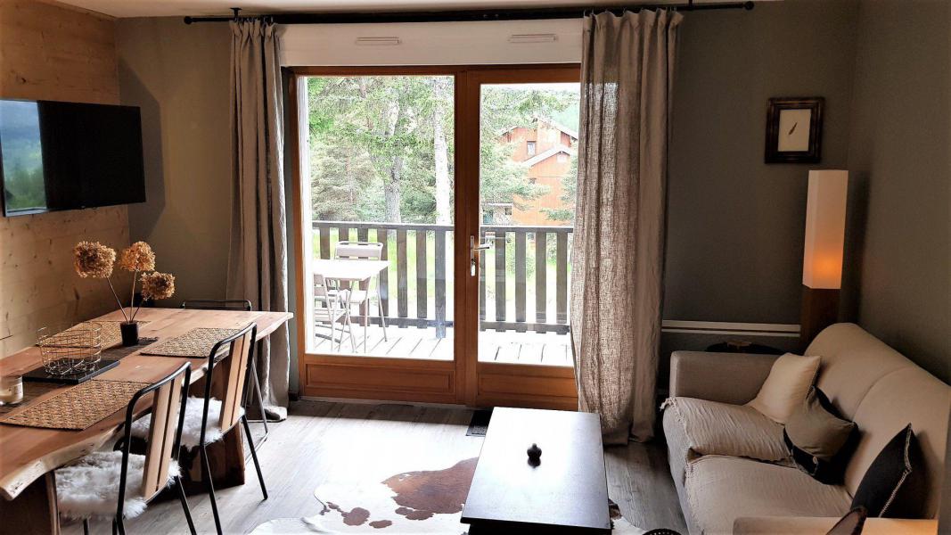Rent in ski resort 4 room apartment 6 people (112) - Les Chalets d'Aurouze - La Joue du Loup - Apartment