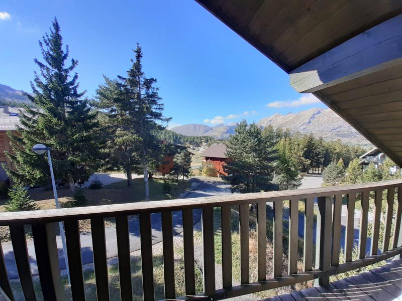 Wynajem na narty Apartament 2 pokojowy 4 osób (122) - Les Chalets d'Aurouze - La Joue du Loup - Balkon