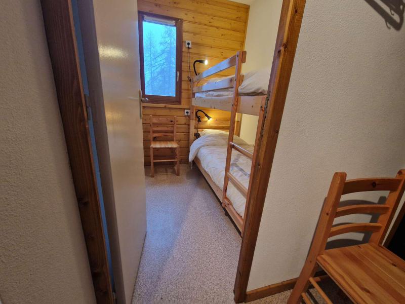 Rent in ski resort 6 room duplex apartment 12 people (A021) - Résidence Rochers Blancs 1 - La Joue du Loup - Sleeping area