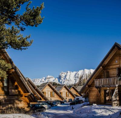 Каникулы в горах Chalets Les Flocons du Soleil - La Joue du Loup - зимой под открытым небом