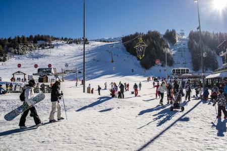 Аренда на лыжном курорте Chalets Les Flocons du Soleil - La Joue du Loup - зимой под открытым небом