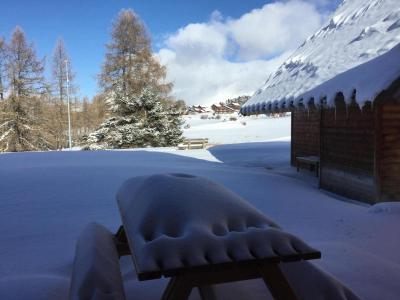 Urlaub in den Bergen Doppelchalethälfte 3 Zimmer für 6 Personen (34) - Chalets Les Flocons du Soleil - La Joue du Loup - Draußen im Winter