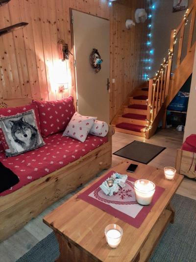 Skiverleih Doppelchalethälfte 3 Zimmer für 6 Personen (34) - Chalets Les Flocons du Soleil - La Joue du Loup - Wohnzimmer