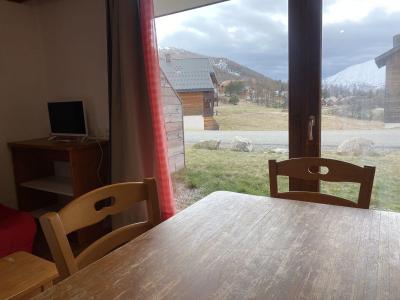 Rent in ski resort Studio sleeping corner 4 people (402) - Résidence Crête du Berger - La Joue du Loup