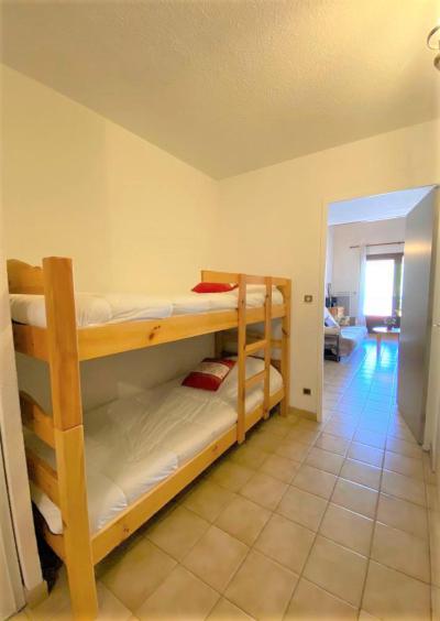 Rent in ski resort 2 room duplex apartment sleeping corner 8 people (04) - Résidence les Arcades - La Joue du Loup - Bunk beds