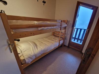 Rent in ski resort 6 room duplex apartment 12 people (A021) - Résidence Rochers Blancs 1 - La Joue du Loup - Bunk beds