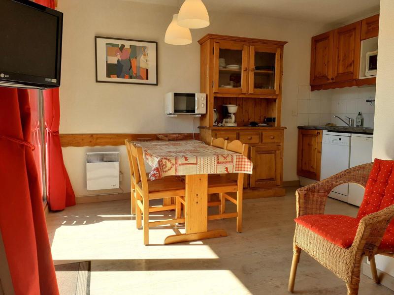 Rent in ski resort 2 room apartment 4 people (1207) - Les Chalets de la Vanoise - La Norma - Living room