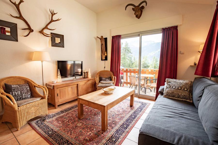 Rent in ski resort Semi-detached 3 room chalet 6 people (CHT79) - Les Chalets Petit Bonheur - La Norma - Living room