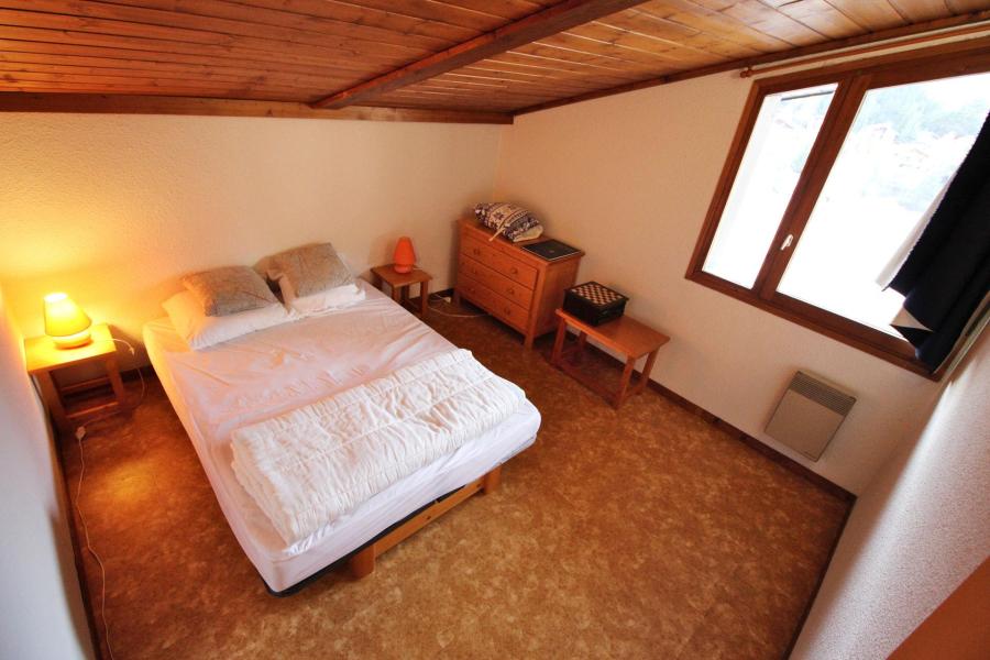 Rent in ski resort 3 room duplex apartment 6 people (NO50GV) - Résidence le Grand Vallon - La Norma - Bedroom