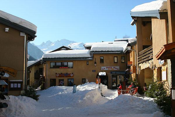 Rent in ski resort Résidence le Village - La Norma - Winter outside