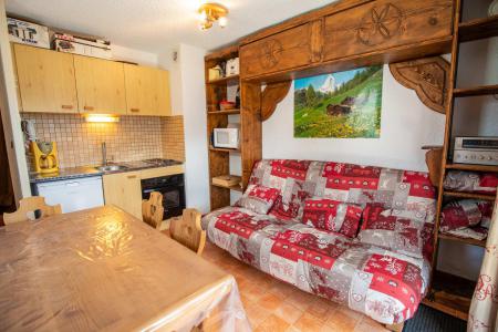 Rent in ski resort 2 room apartment sleeping corner 6 people (EP66D) - Chalets les Epervières - La Norma - Living room