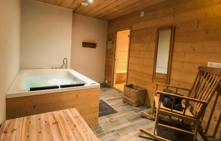 Rent in ski resort Chalet Natural Lodge - La Plagne - Jacuzzi