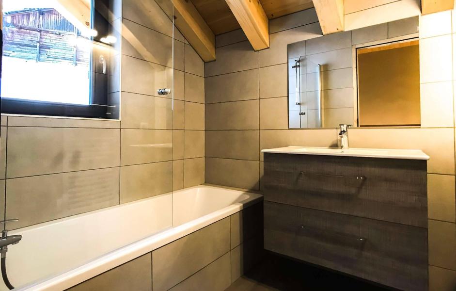 Rent in ski resort Chalet Natural Lodge - La Plagne - Bathroom