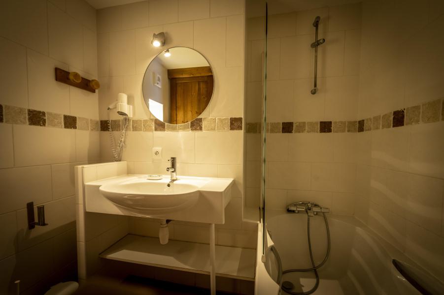 Rent in ski resort 5 room triplex semi-detached chalet 9 people (Pierra Menta 1) - Chalets du Cocoon - La Plagne - Bathroom