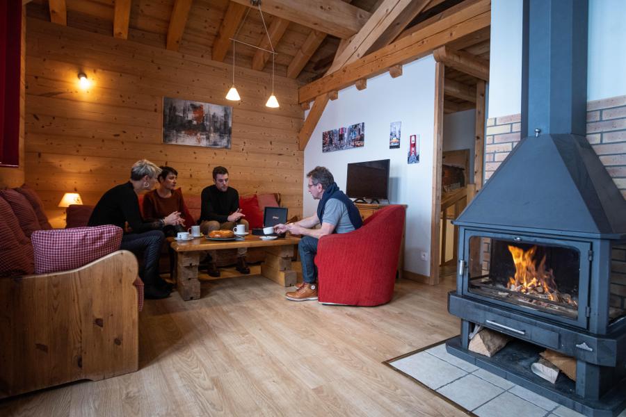 Rent in ski resort 5 room triplex semi-detached chalet 9 people (Pierra Menta 1) - Chalets du Cocoon - La Plagne - Living area
