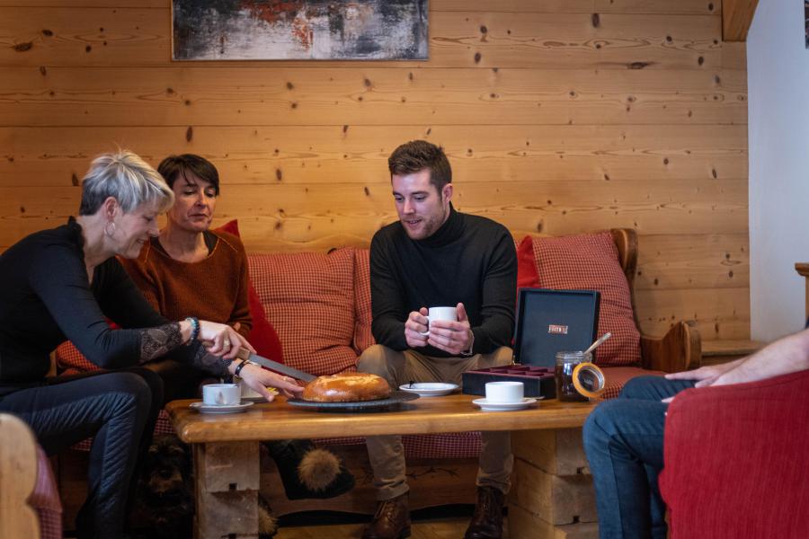 Rent in ski resort 5 room triplex semi-detached chalet 9 people (Pierra Menta 1) - Chalets du Cocoon - La Plagne - Living room