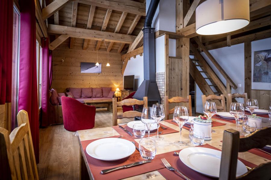 Rent in ski resort 5 room triplex semi-detached chalet 9 people (Pierra Menta 1) - Chalets du Cocoon - La Plagne - Living room