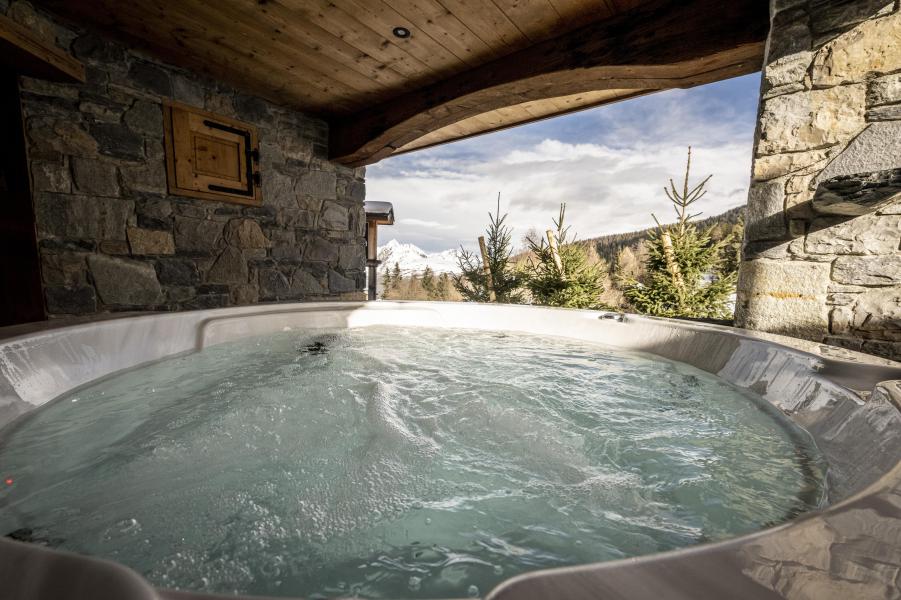 Rent in ski resort 6 room triplex chalet 11 people (Mont Blanc) - Chalets du Cocoon - La Plagne - Jacuzzi