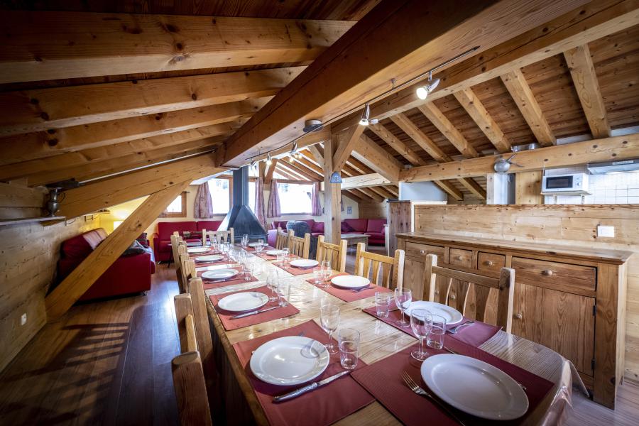 Rent in ski resort 6 room triplex chalet 11 people (Mont Blanc) - Chalets du Cocoon - La Plagne - Table