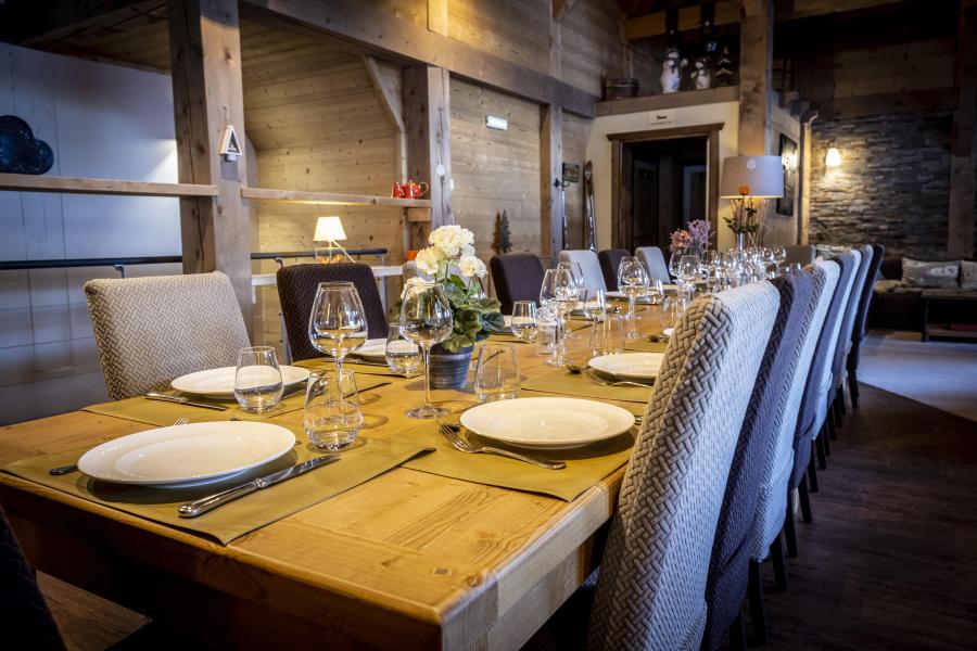 Rent in ski resort 8 room duplex chalet 19 people (Cocoon) - Chalets du Cocoon - La Plagne - Table