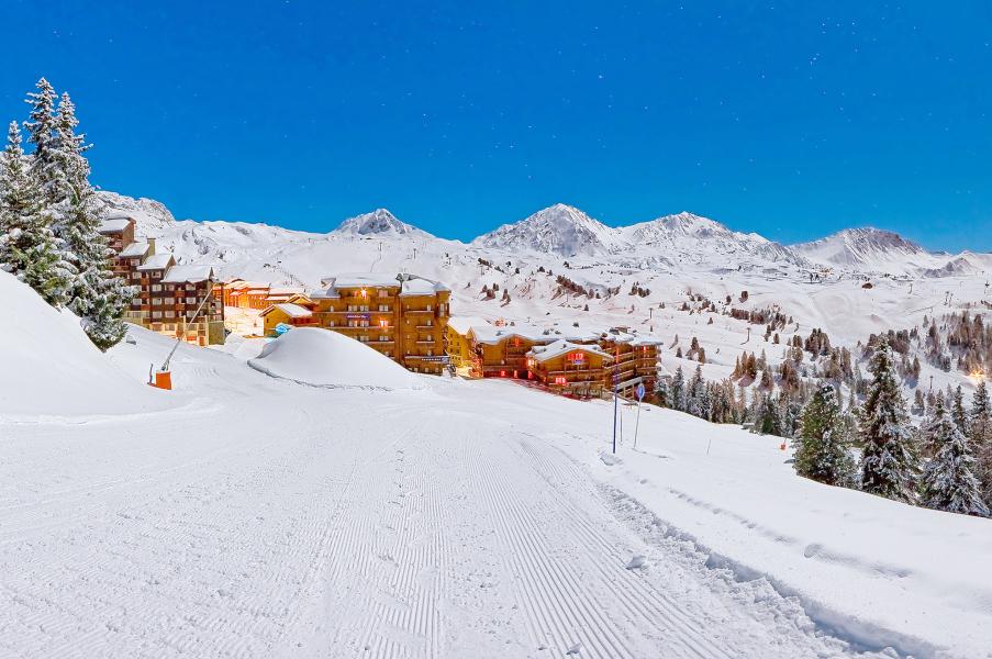 Rent in ski resort Hôtel les Balcons Village - La Plagne - Winter outside