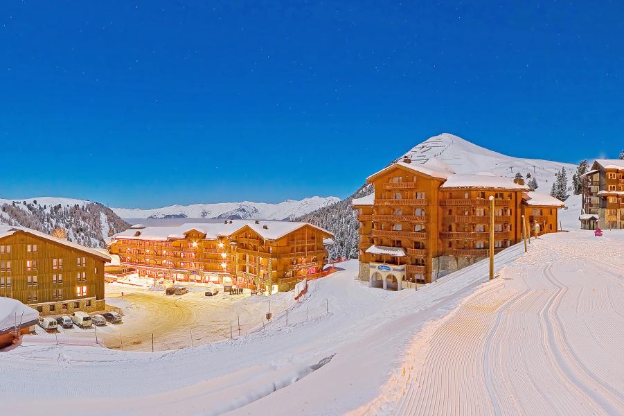 Аренда на лыжном курорте Hôtel les Balcons Village - La Plagne - зимой под открытым небом